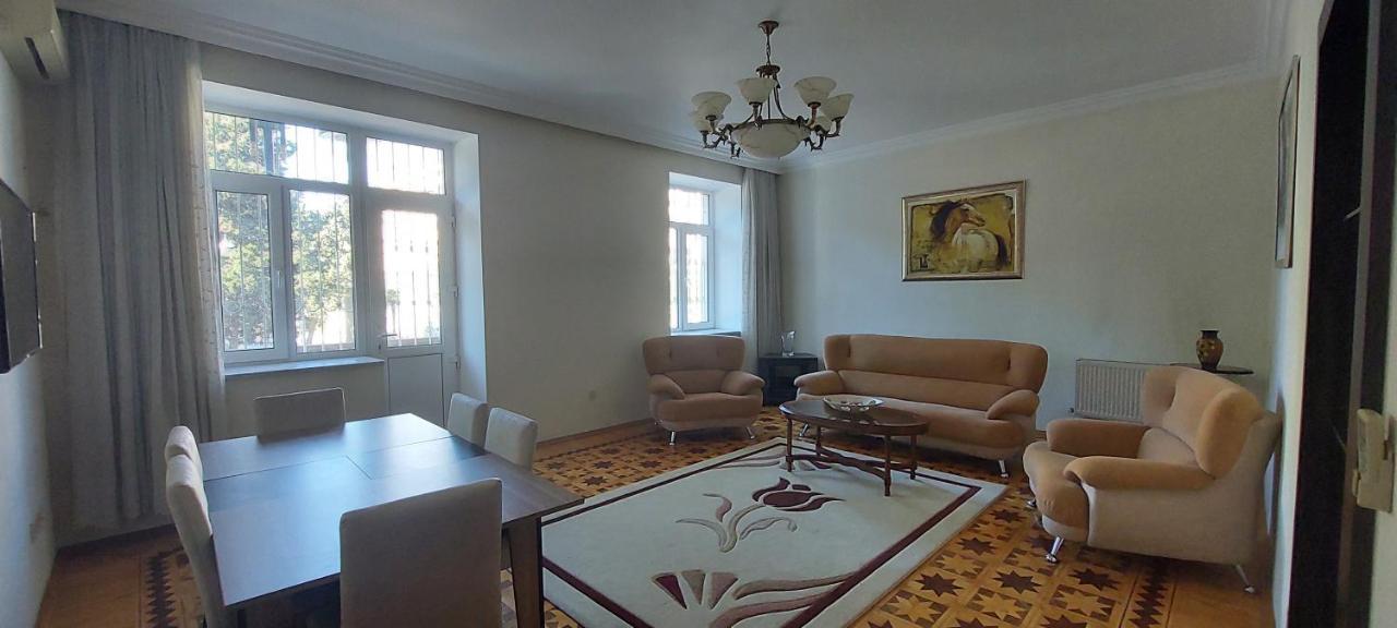 Azneft Royal Suite Apartment Sea View Баку Экстерьер фото