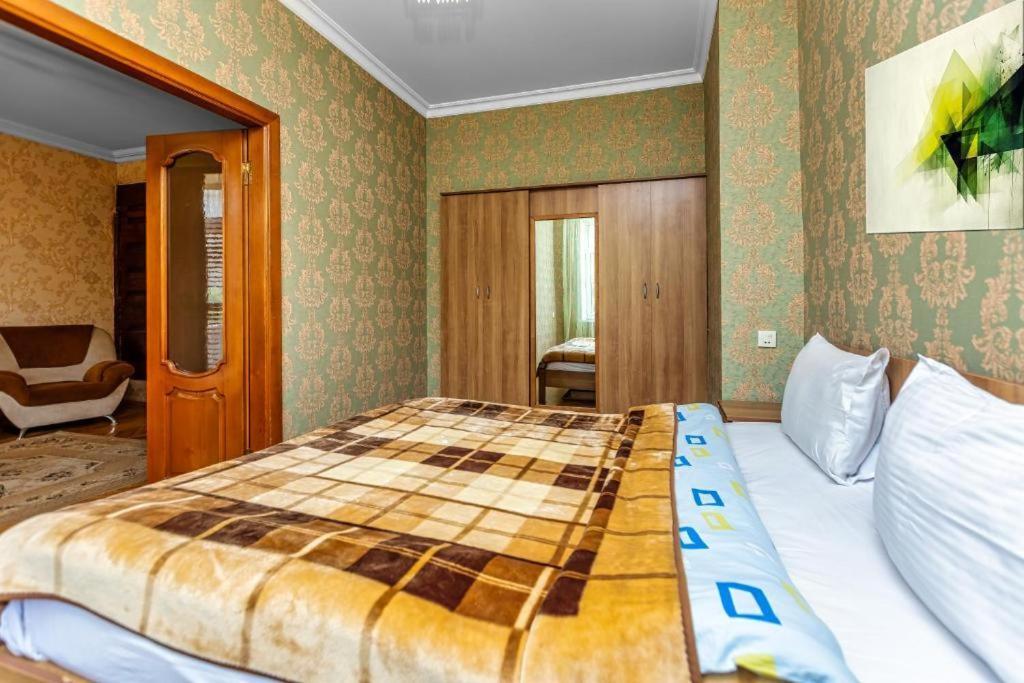 Azneft Royal Suite Apartment Sea View Баку Экстерьер фото