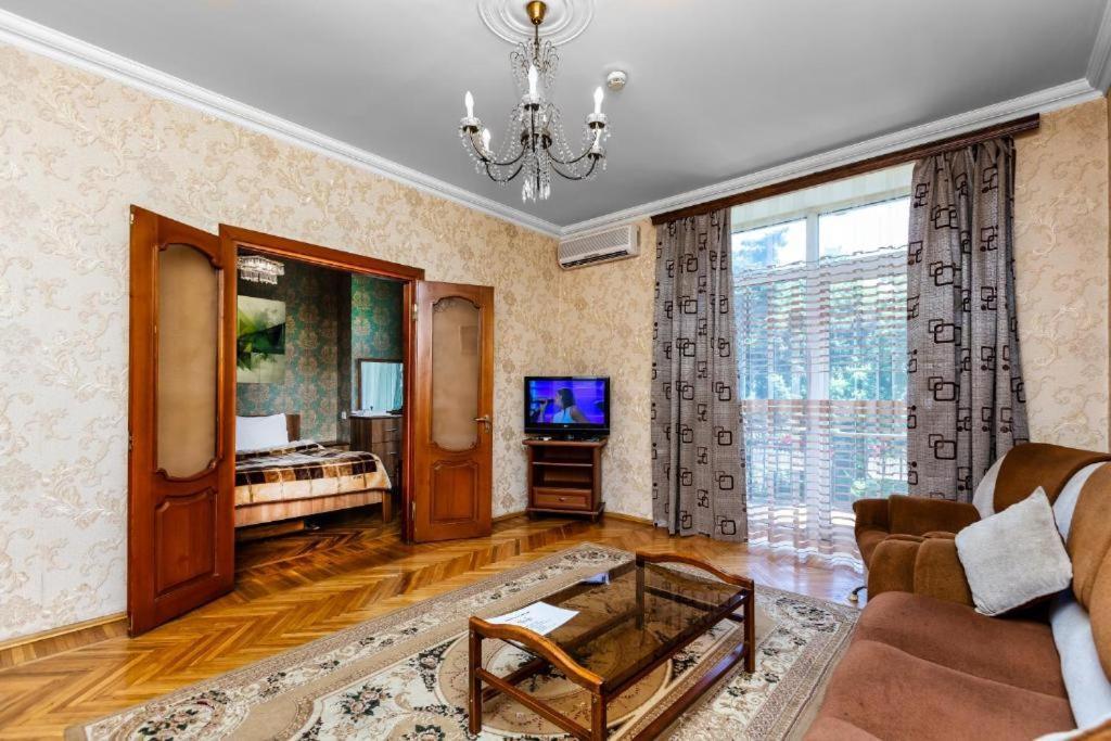 Azneft Royal Suite Apartment Sea View Баку Экстерьер фото