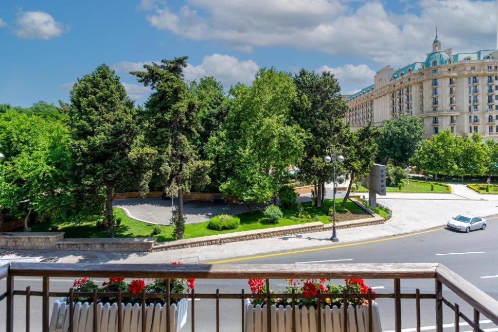 Azneft Royal Suite Apartment Sea View Баку Экстерьер фото